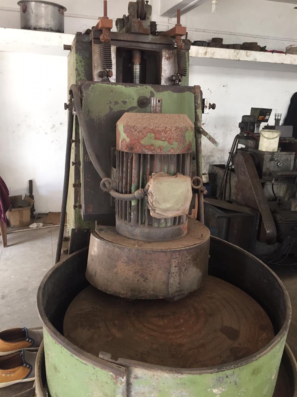 2000 x 600 (dia) Vertical Rotary Surface Grinding Machine