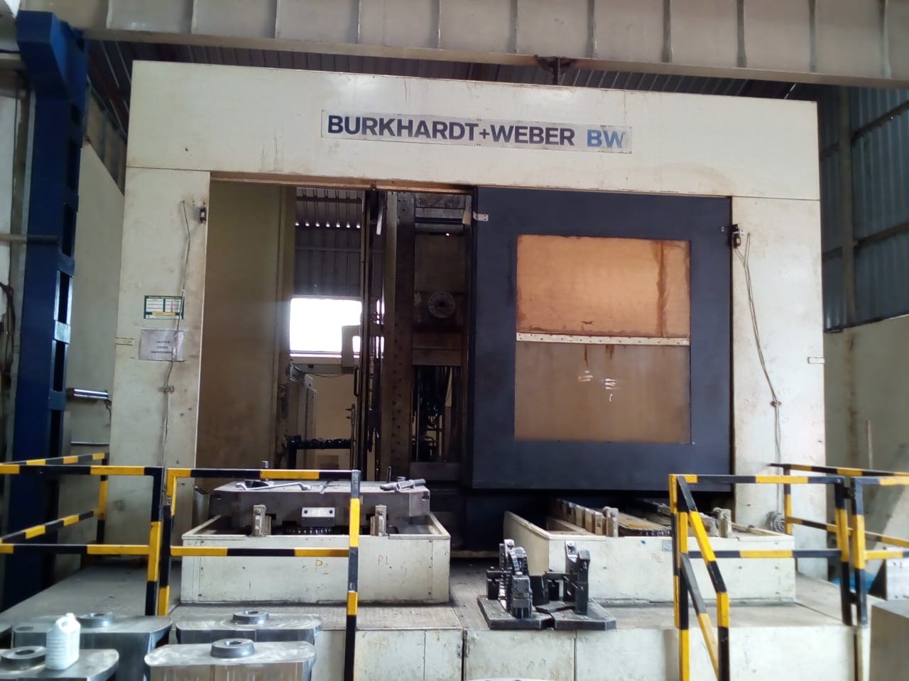 2000 x 1250 x 1250 (Axis size) Pakket Type 3 Axis HMC Machine