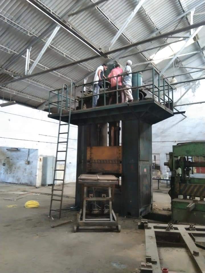 300 (Ton) Hydraulic Press Machine