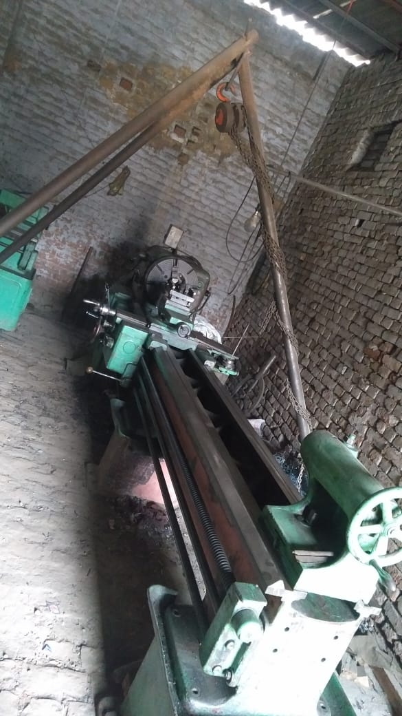 2500 x 260 x 100 Heavy Duty Lathe Machine