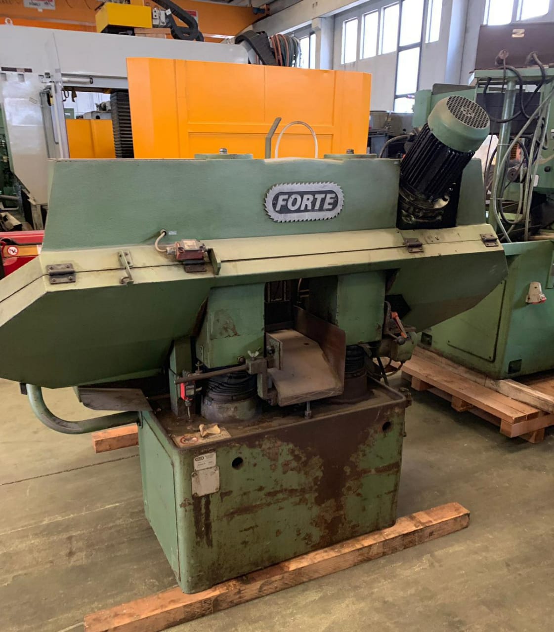 250 (dia) Medium Band Saw Machine 