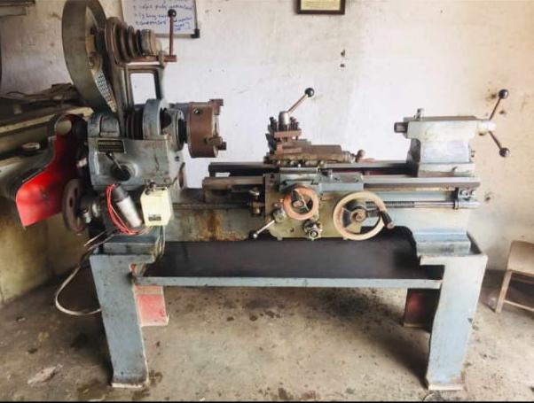 1370 x 200 x 50 Medium Duty Lathe Machine