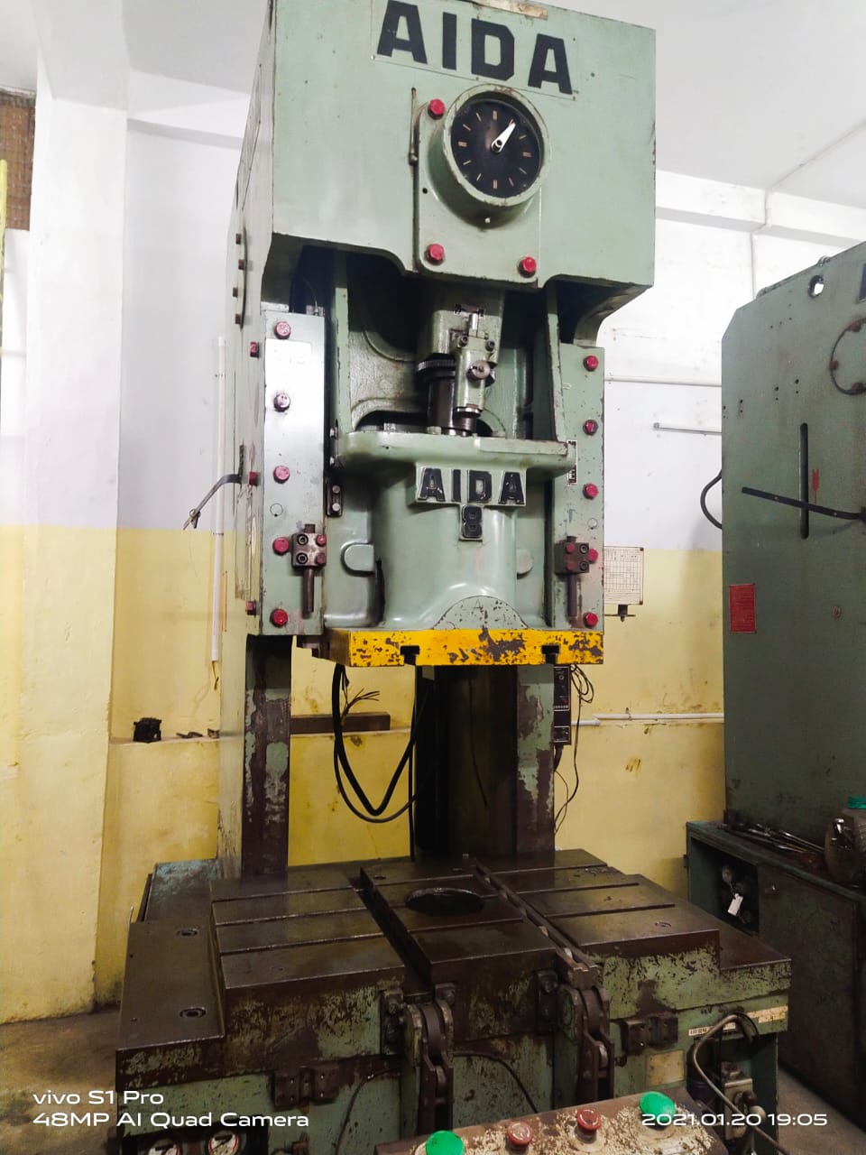 80 (Ton)  Pneumatic Press Machine