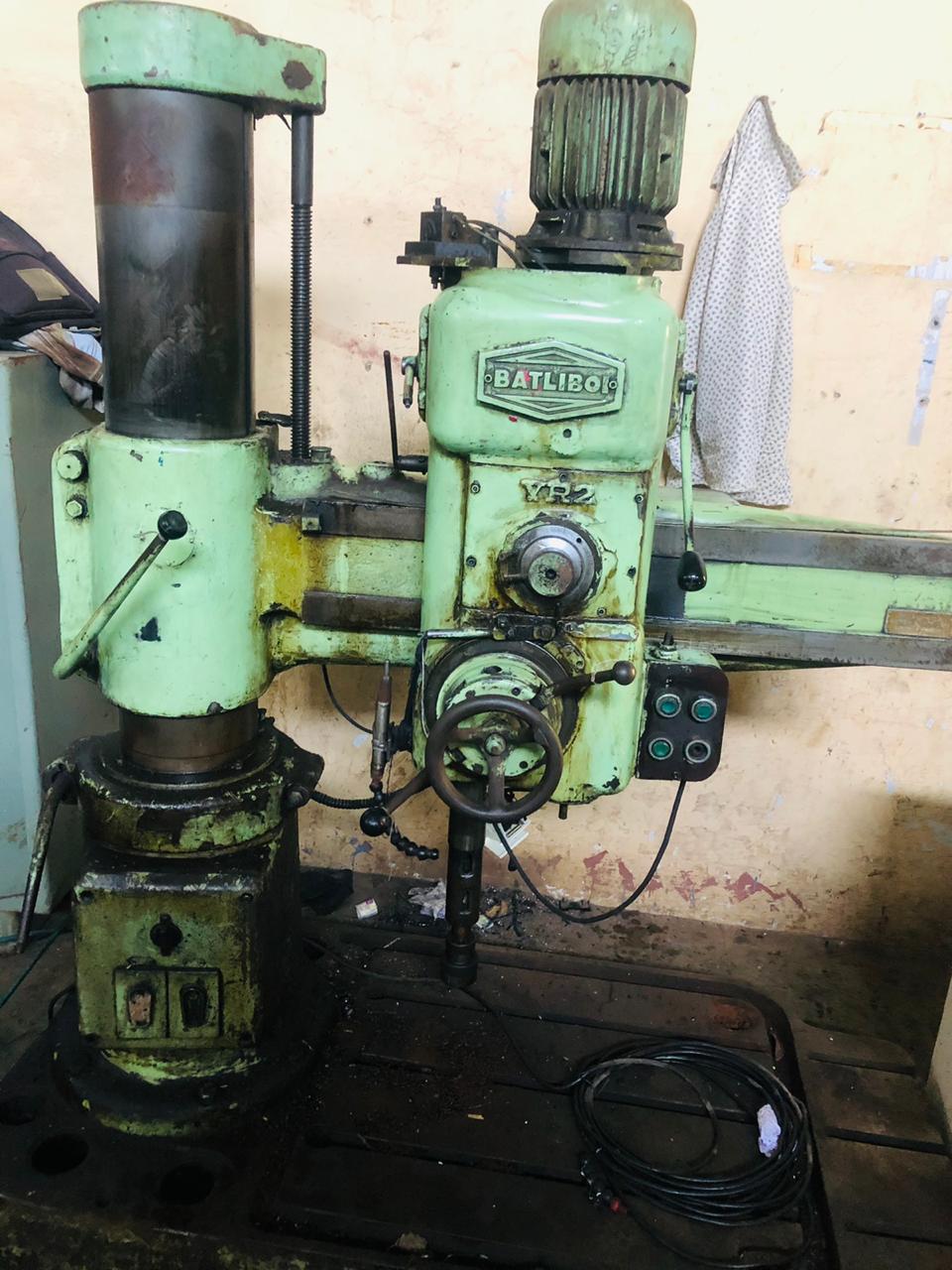 400 X 200 X 200 X 40 (Size of drill) Radial Drill Machine