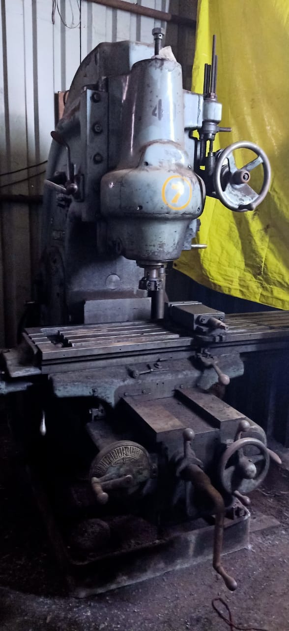 1625 x 500 x 390 (Table Size) Vertical Milling Machine