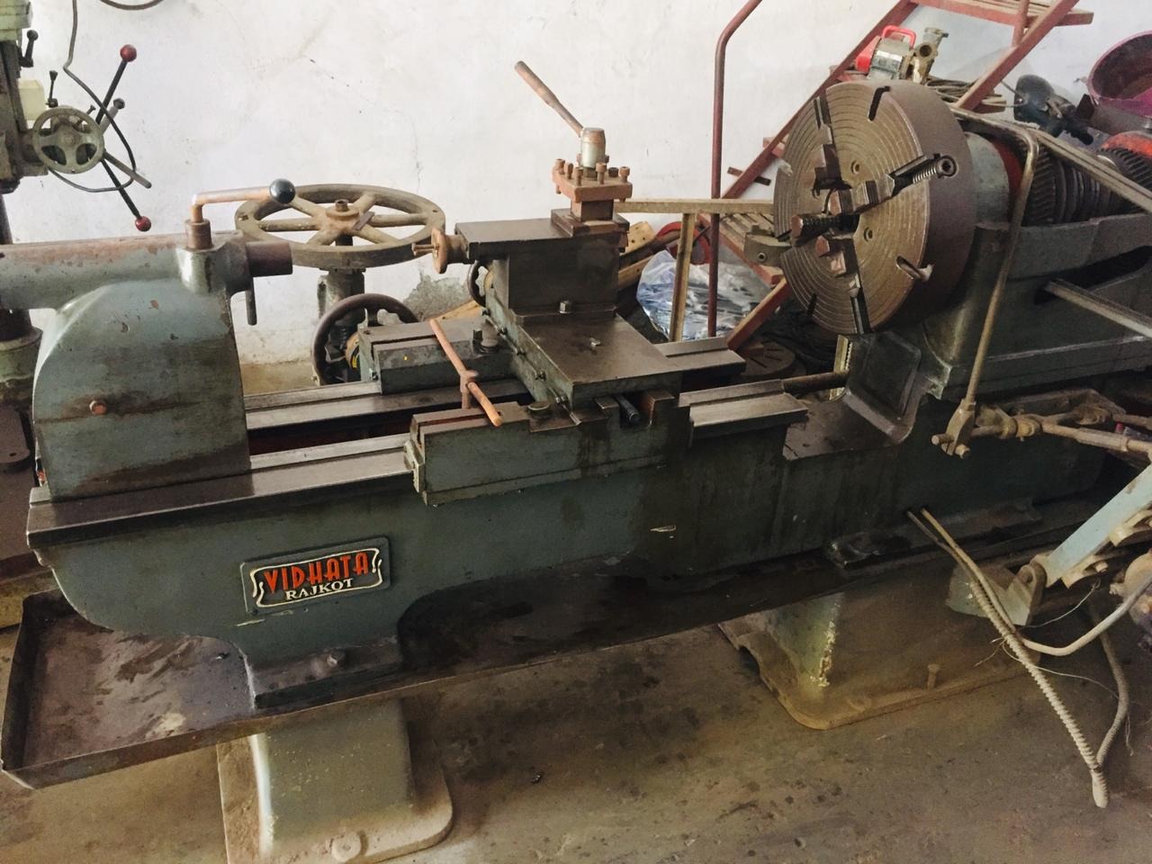 2280 x 300 x 80 Medium Duty Lathe Machine